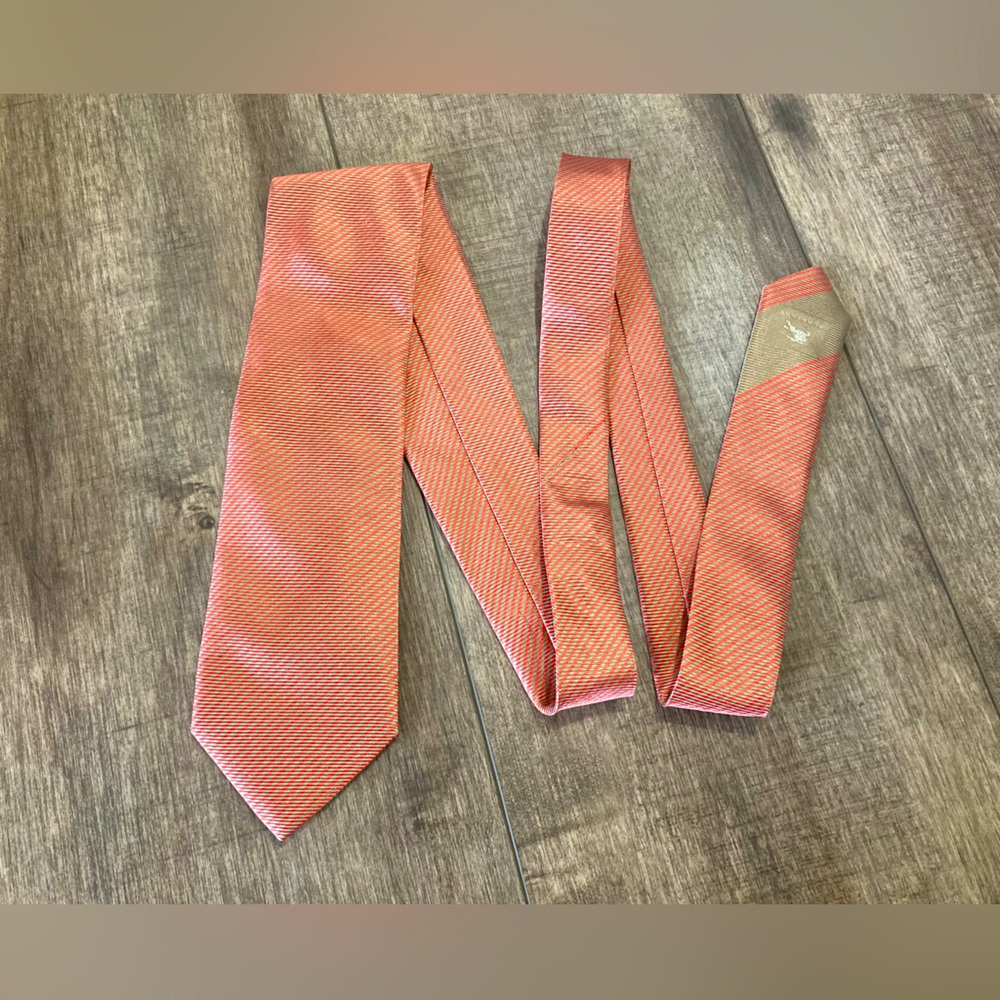 Burberry men’s orange/cream/gold necktie